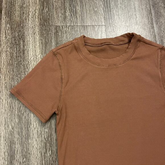 Vuori Pose Fitted Tee Hazelnut Ribbed Short Sleeve Modal Blend Top Small EUC - Picture 3 of 15